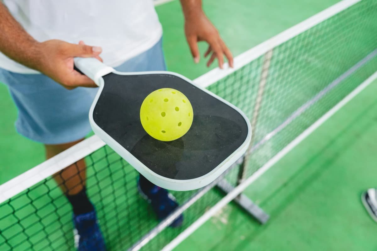 Pickleball im Winter: Indoor-Spielen in der DACH-Region